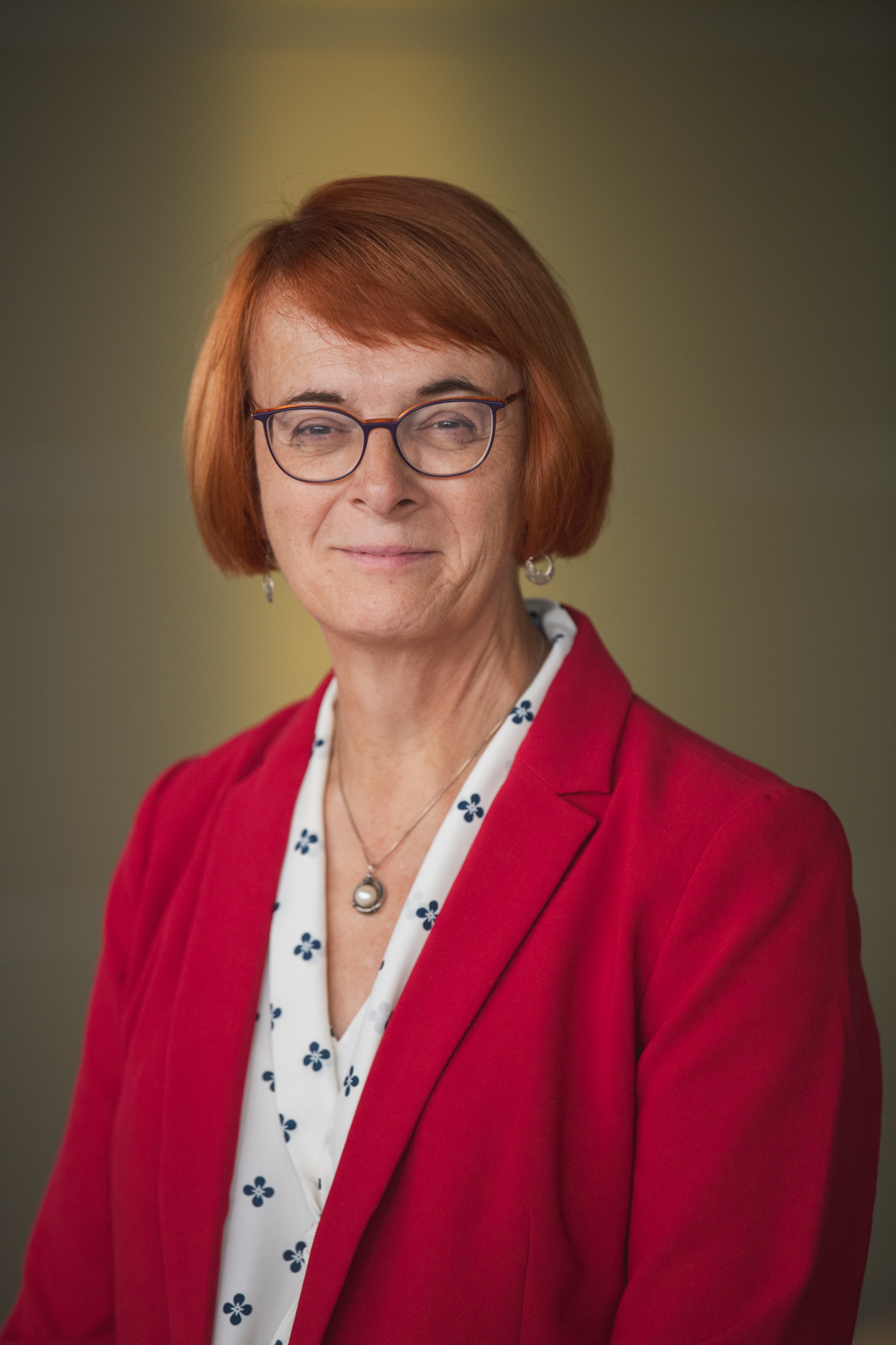 Head shot of Dr. Claire Thomas