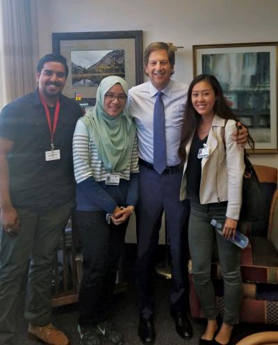 several students pose with Bruce Gewertz
