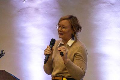 Nikki Crowley speaking at the Science Matters: Spotlight Sessions at the Franklin Institute 