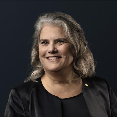 Headshot of Andrea Ghez