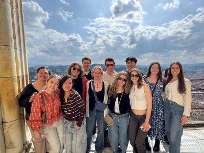 The "Anatomy of Italy" embedded course students explore the Cathedral of Santa Maria del Fiore in Florence.