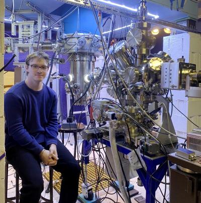 Luc Schrauf next to lab equipment