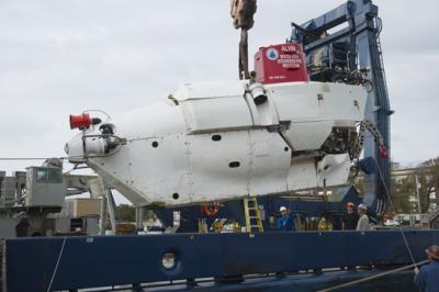 Alvin is loaded onto the R/V Atlantis on WHOI dock (Photo by Tom Kleindinst, Woods Hole Oceanographic Institution).