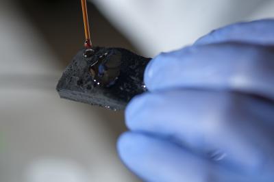 Sponge absorbing oil