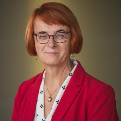 Head shot of Dr. Claire Thomas