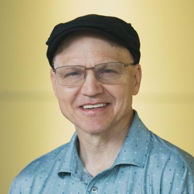 professional portrait of Darren Williams smiling