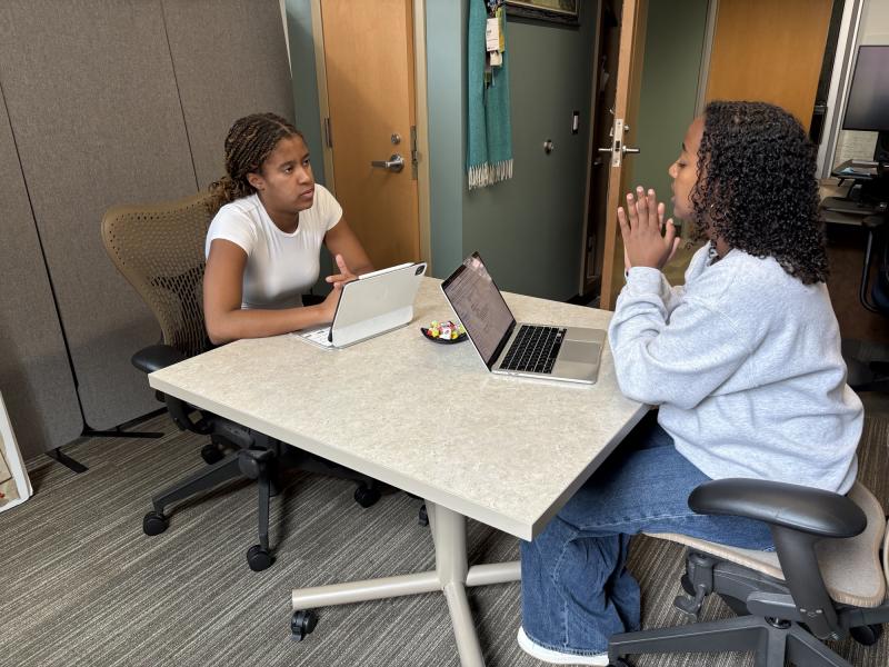 Science Abroad Ambassador meeting with a student in Ritenour Building