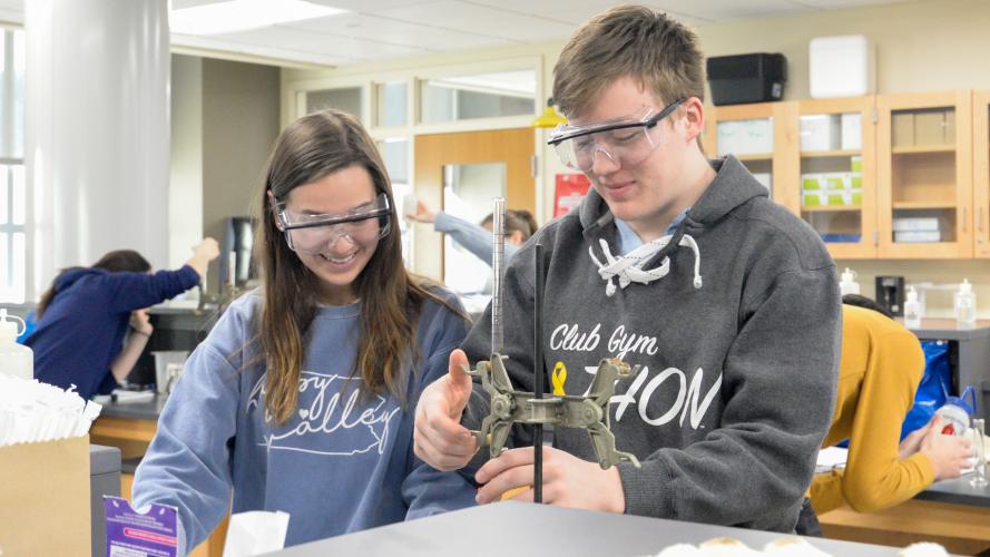 two students working in the general chemistry lab