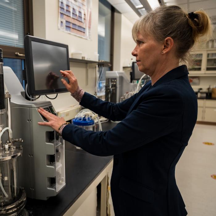 Beatrice Sirakaya in her lab.
