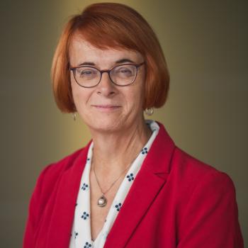 Head shot of Dr. Claire Thomas