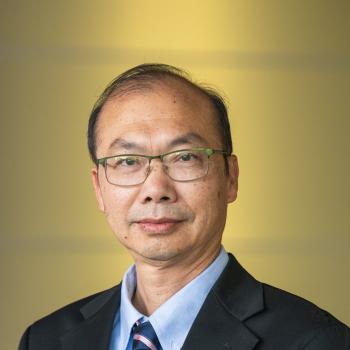 This is a headshot of Runze Li