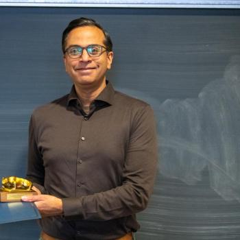 Murali Haran holding a mini Nittany Lion statue award.
